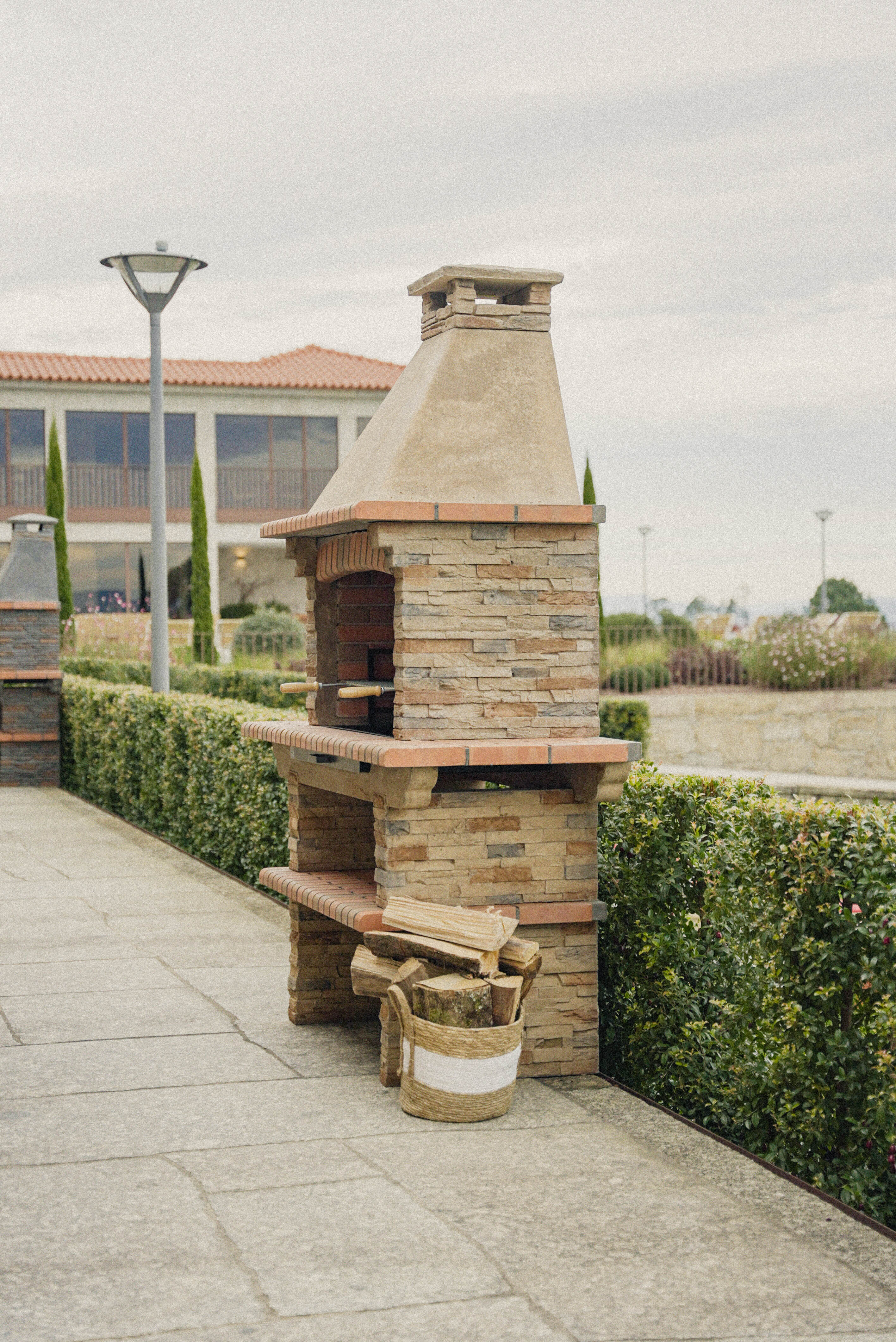Barbecue en Pierre Rivieira XL – Modèle 421 | Grand Foyer 83 cm