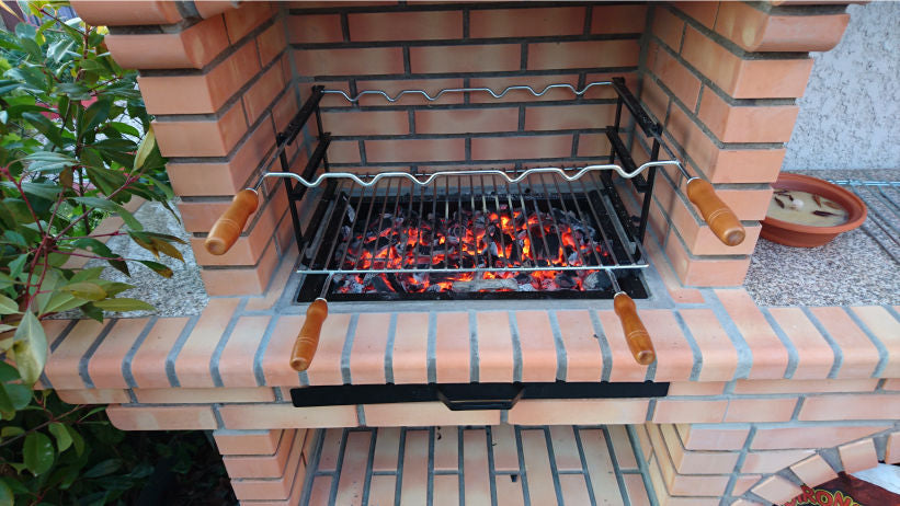 Calabria 502 – Barbacoa de ladrillo con encimera (lado a elegir) – mural incluido (fregadero + parrilla de acero inoxidable opcionales)