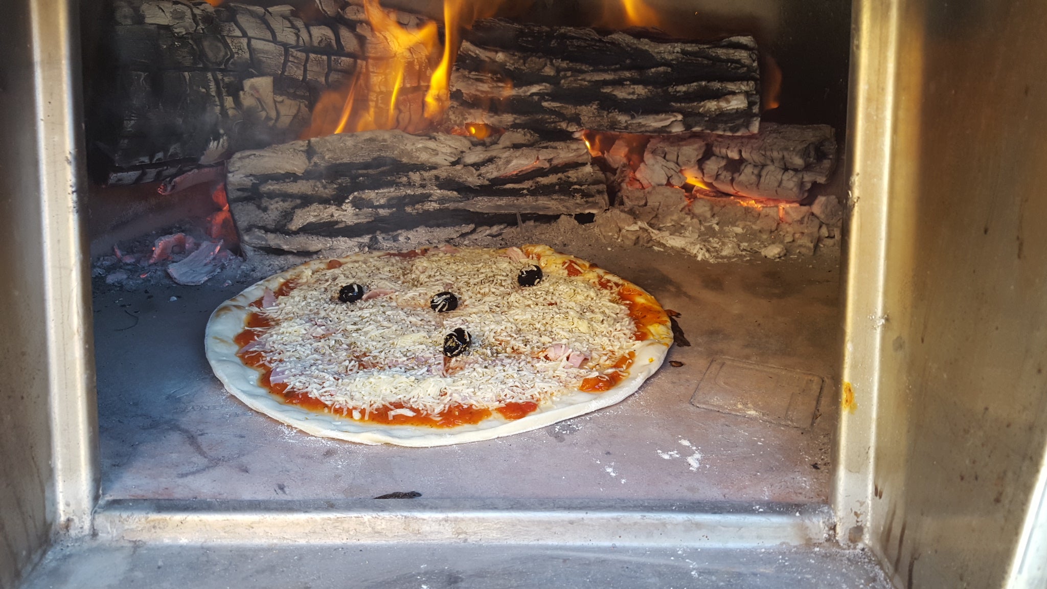 Brava 131 – Barbecue d’angle en brique avec Four & Évier