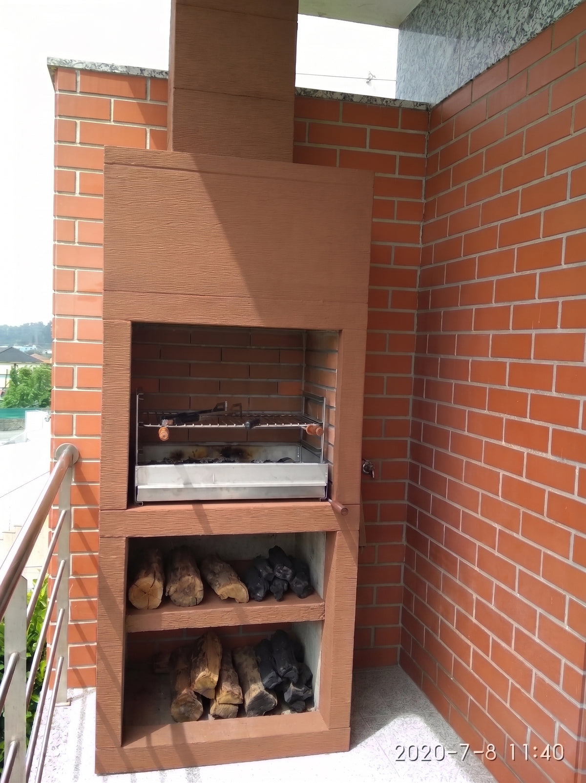 Linea 10 – Barbecue moderne design (4 coloris) avec grilloir acier 60 cm inclus