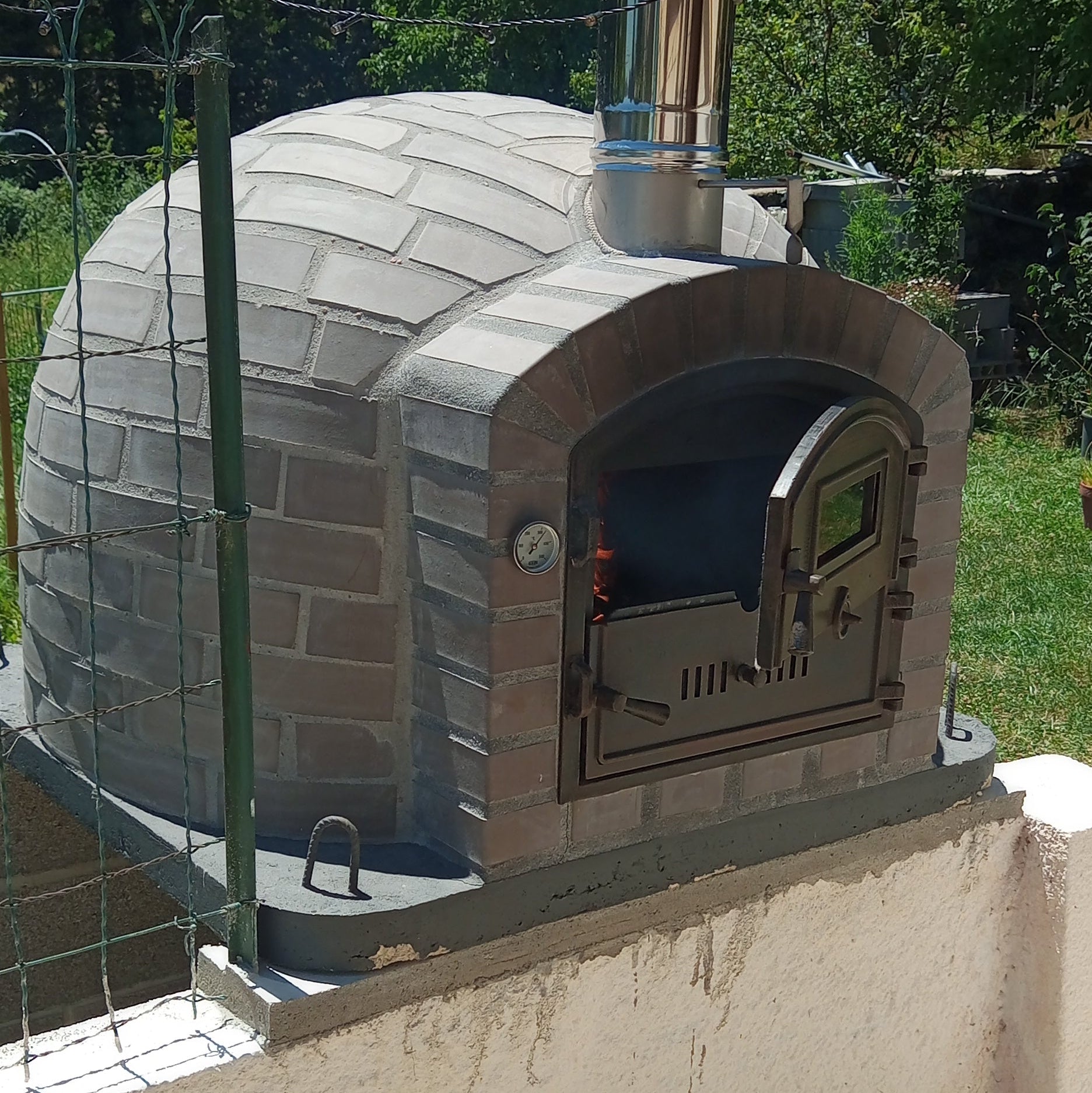 Four à Bois ROTERRA – Four à Pizza et Rôtisserie en Brique