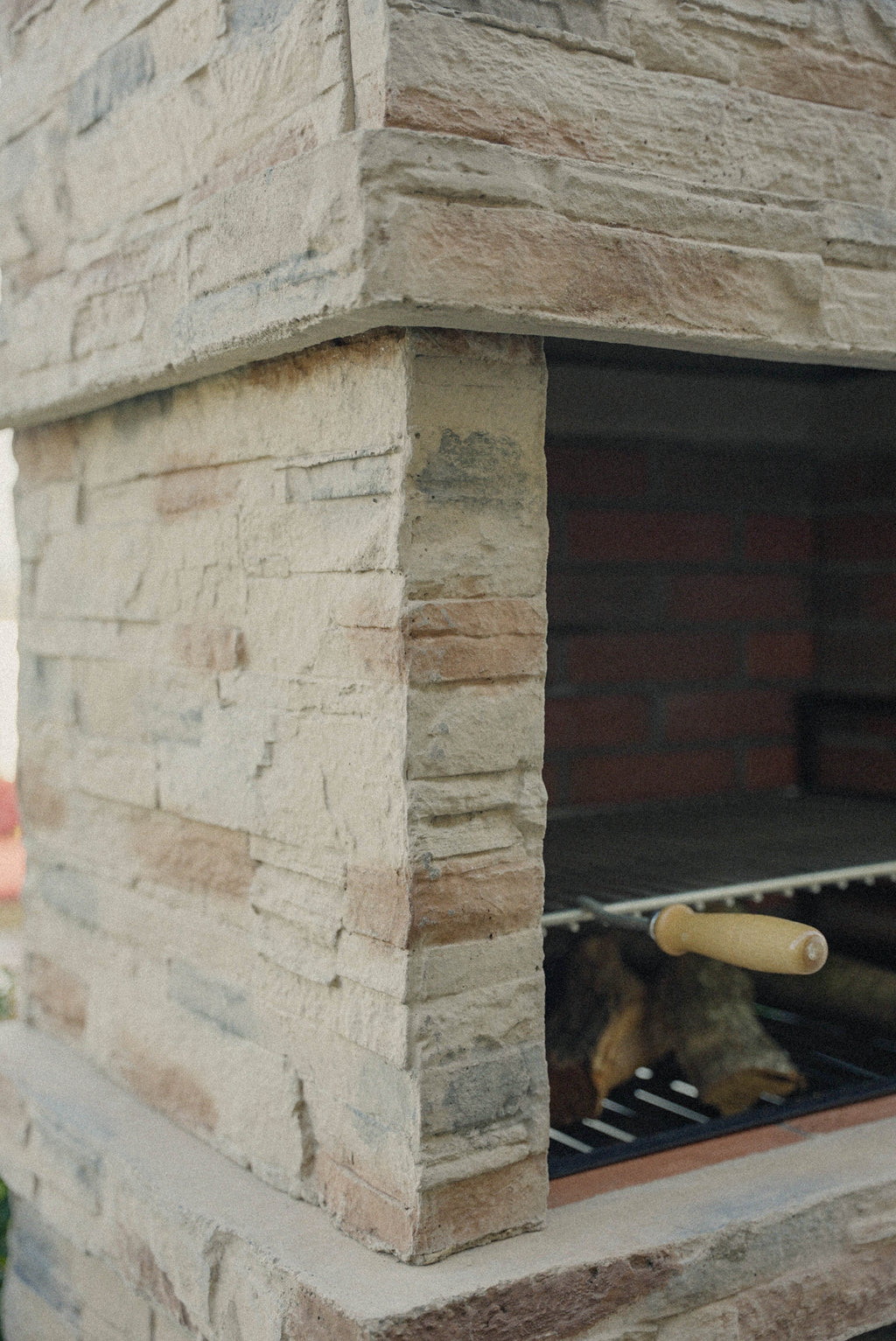 Barbecue en Pierre Reconstituée – Rocca 460 – Marron ou Gris