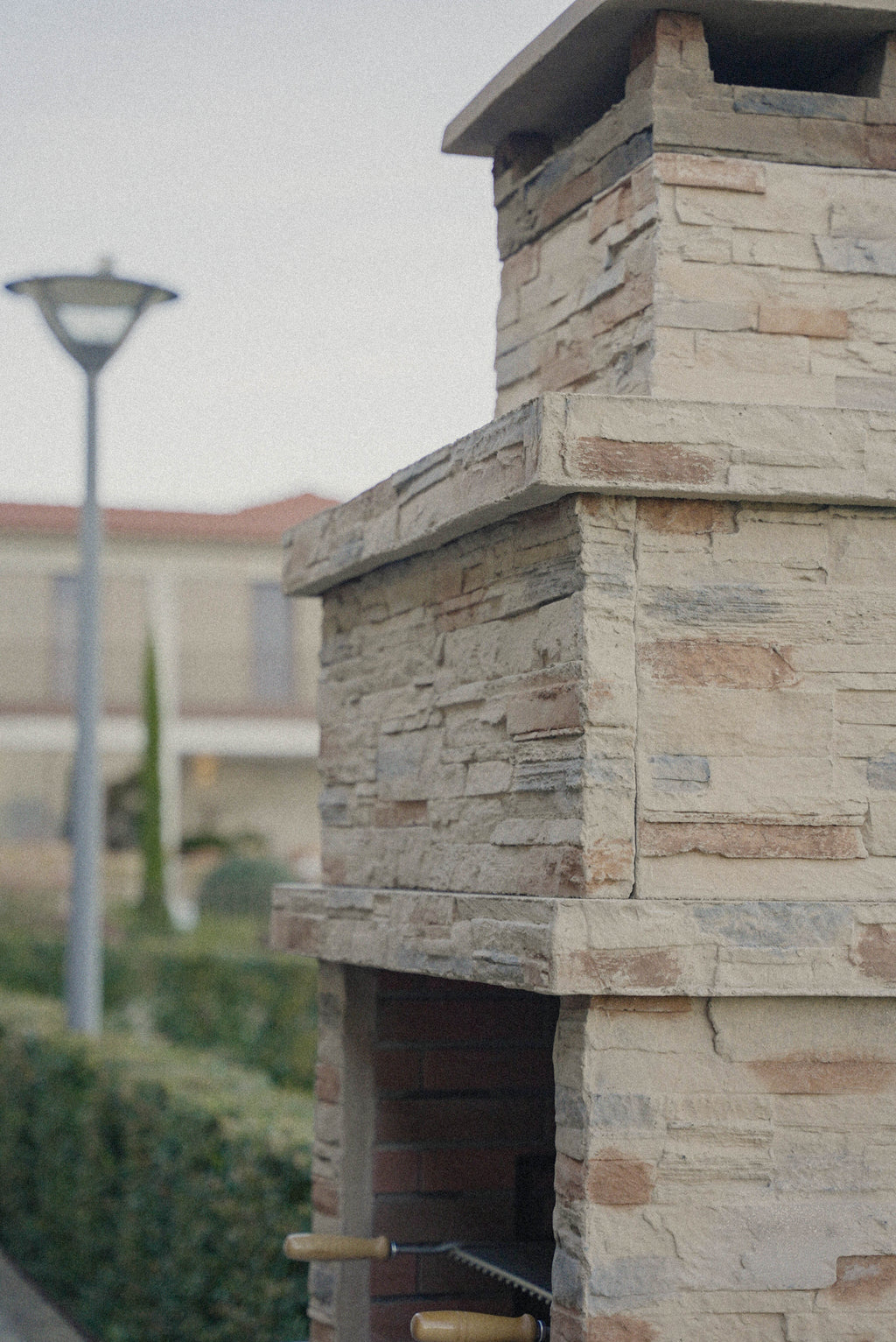 Barbecue en Pierre Reconstituée – Rocca 460 – Marron ou Gris