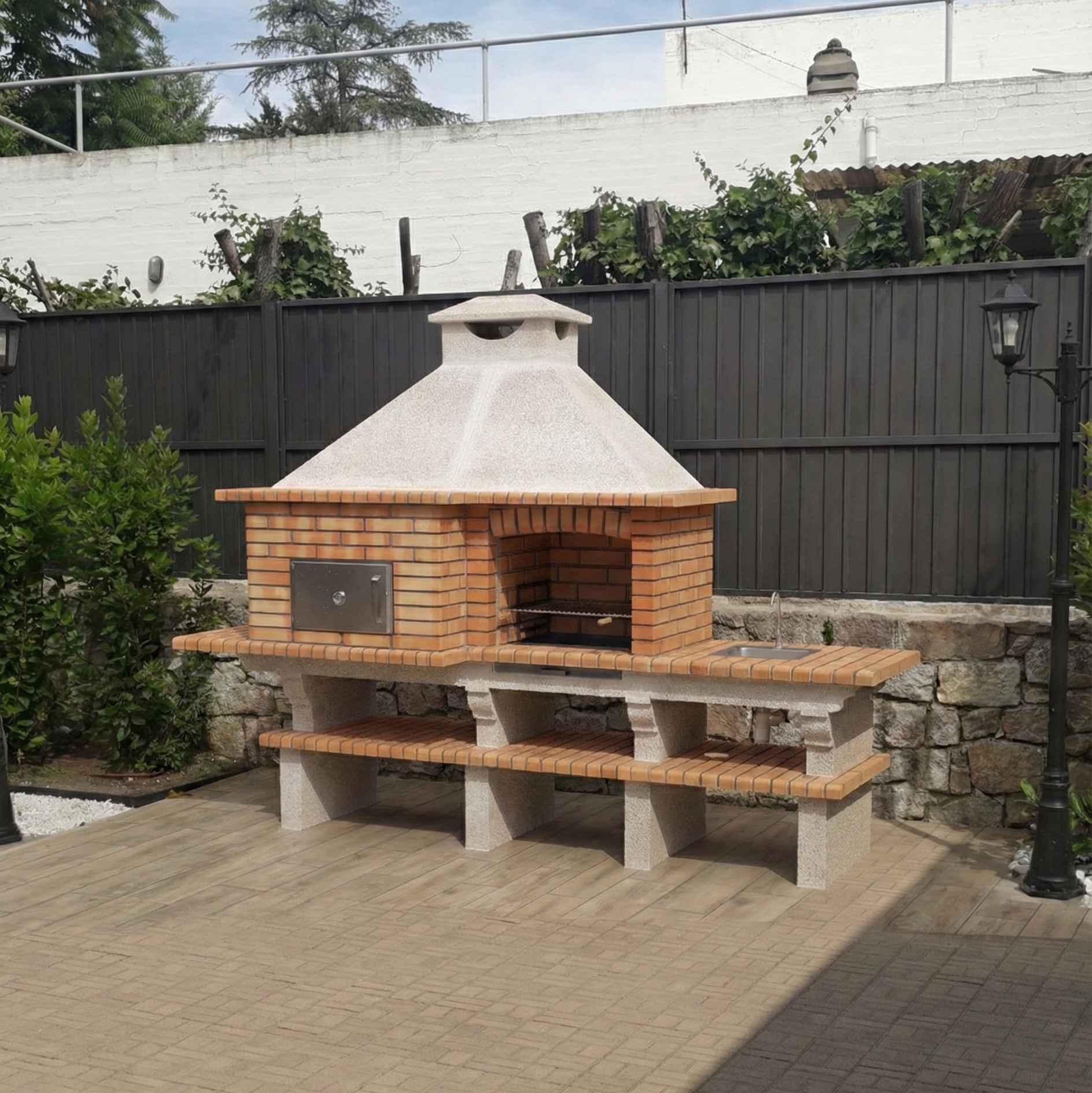 Brava 102F – Cocina exterior de ladrillo en línea con Horno Ø80 cm y Fregadero (grifo incluido)